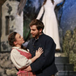 Salzburger Adventsingen 2025
"Der blinde Hirte" im Festspielhaus Salzburg
Im Bild Johannes Forster als Josef und Eva Maria Schinwald als Maria, dahinter Elisabeth Eder Marböck als Engel
Foto: Franz Neumayr 21.11.2025