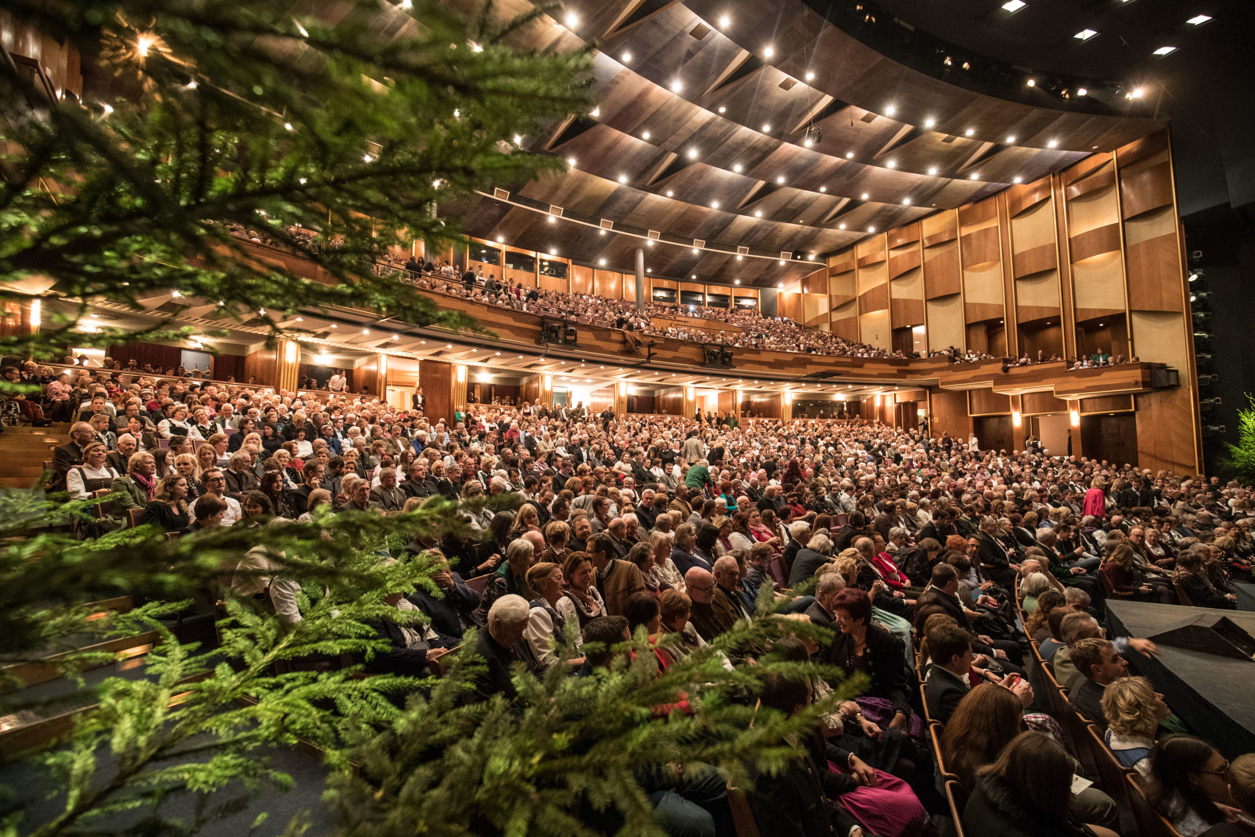 2016 Ein Blick zu 2200 Besuchern im Großen Festspielhaus